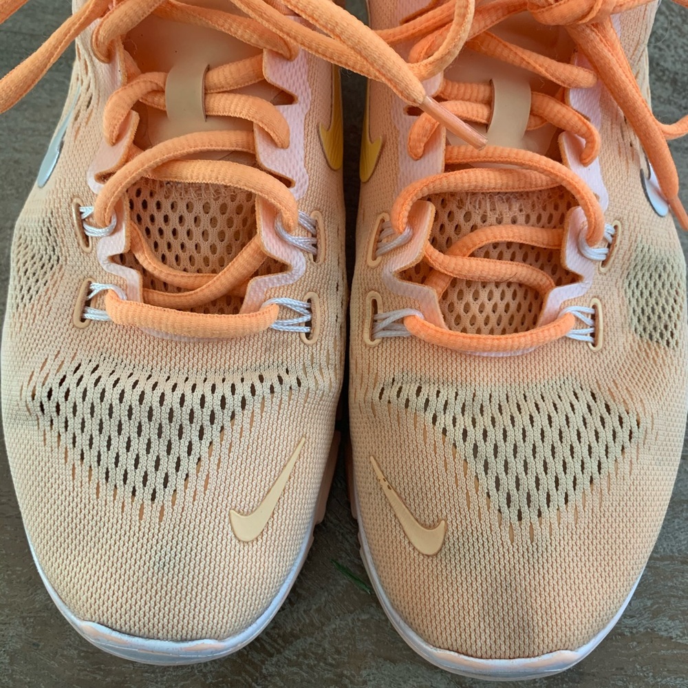Women’s Nike Free Run - Picture 3 of 12